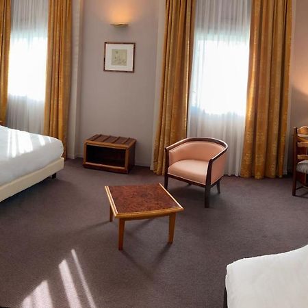 Le Manoir Hotel Orchies Kültér fotó