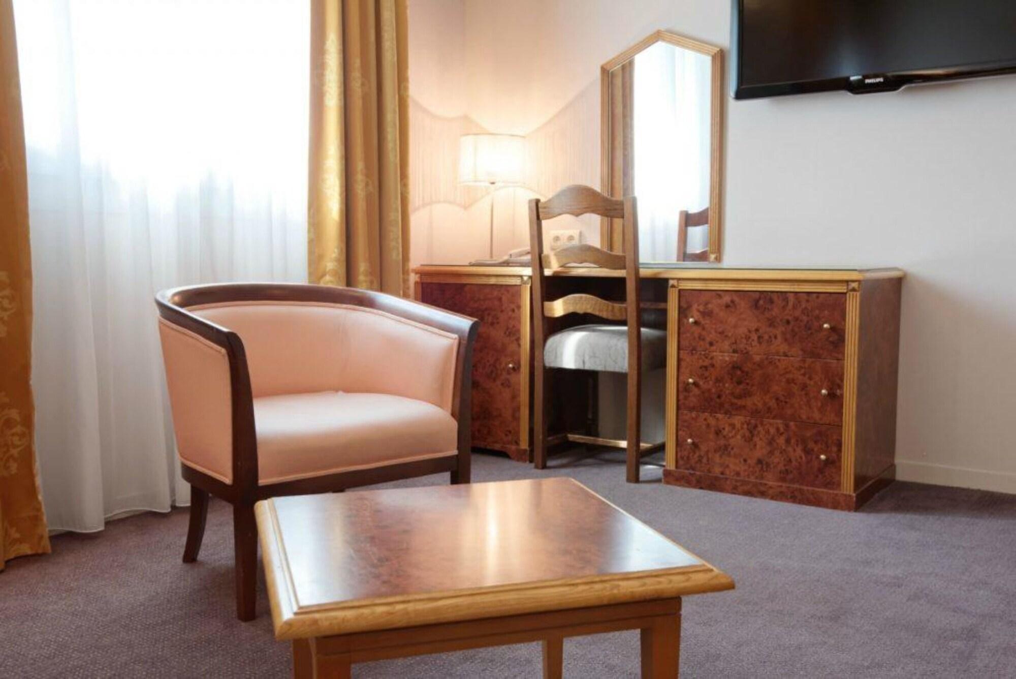 Le Manoir Hotel Orchies Kültér fotó