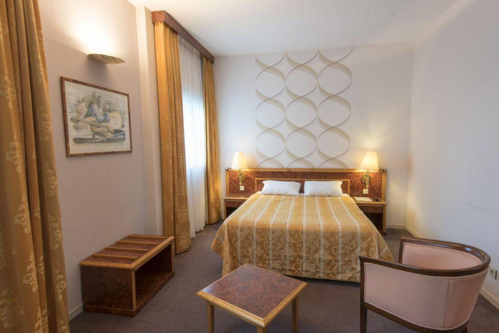 Le Manoir Hotel Orchies Kültér fotó