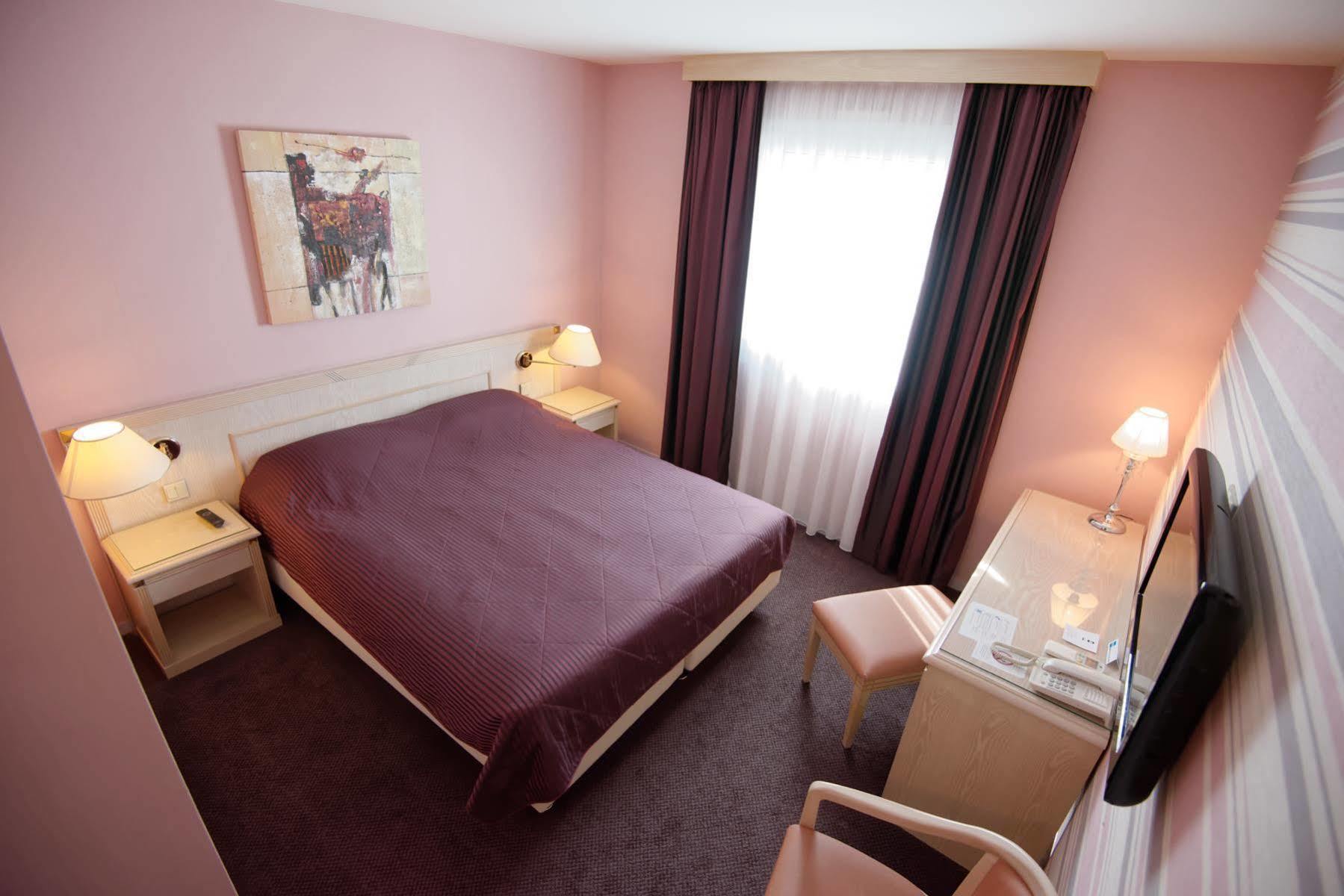 Le Manoir Hotel Orchies Kültér fotó